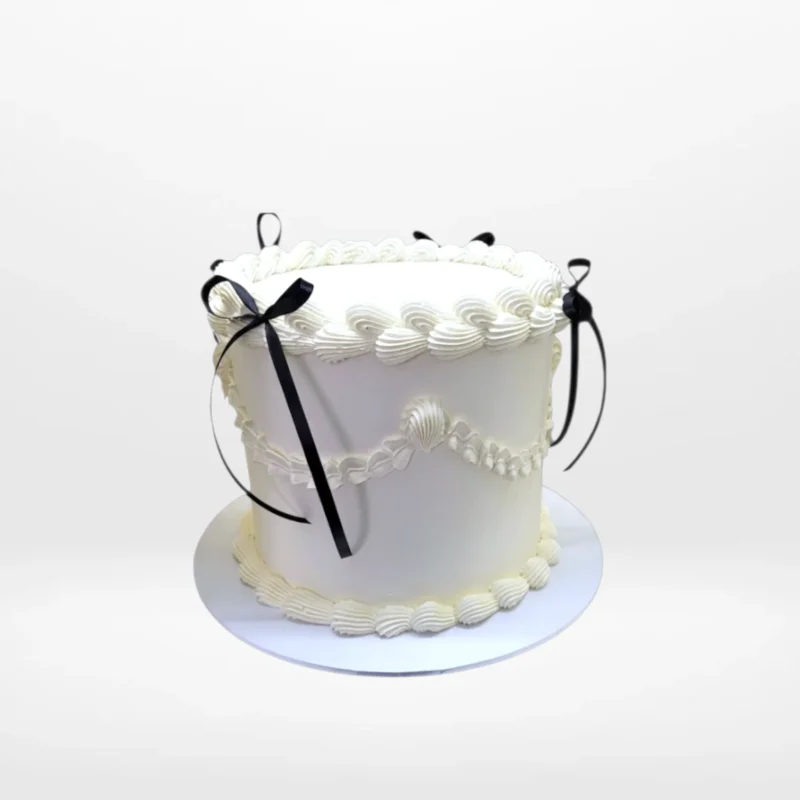 Vintage Black Bows Cake – Elegant cake with floral details for celebrations in Birmingham. Vintage Black Bows Cake – A timeless cake with floral and lace patterns, ideal for elegant celebrations in Birmingham.
