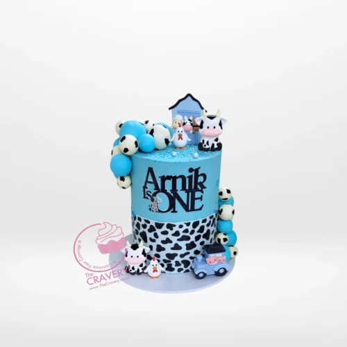 Farmyard Birthday Cake – A delightful cake with toy animals, perfect for Birmingham kids’ parties.