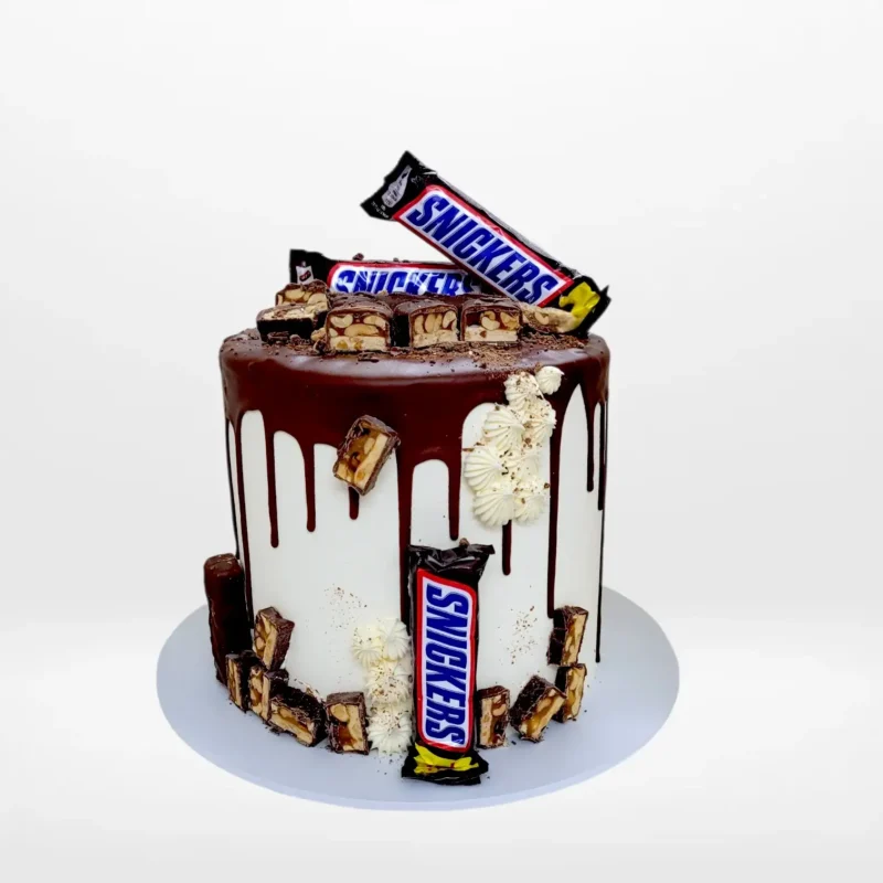 Snickers Cake, The Cravery Birmingham Snickers Cake by The Cravery, handcrafted chocolate-inspired design topped with Snickers bars, among the best birthday cakes in Birmingham.